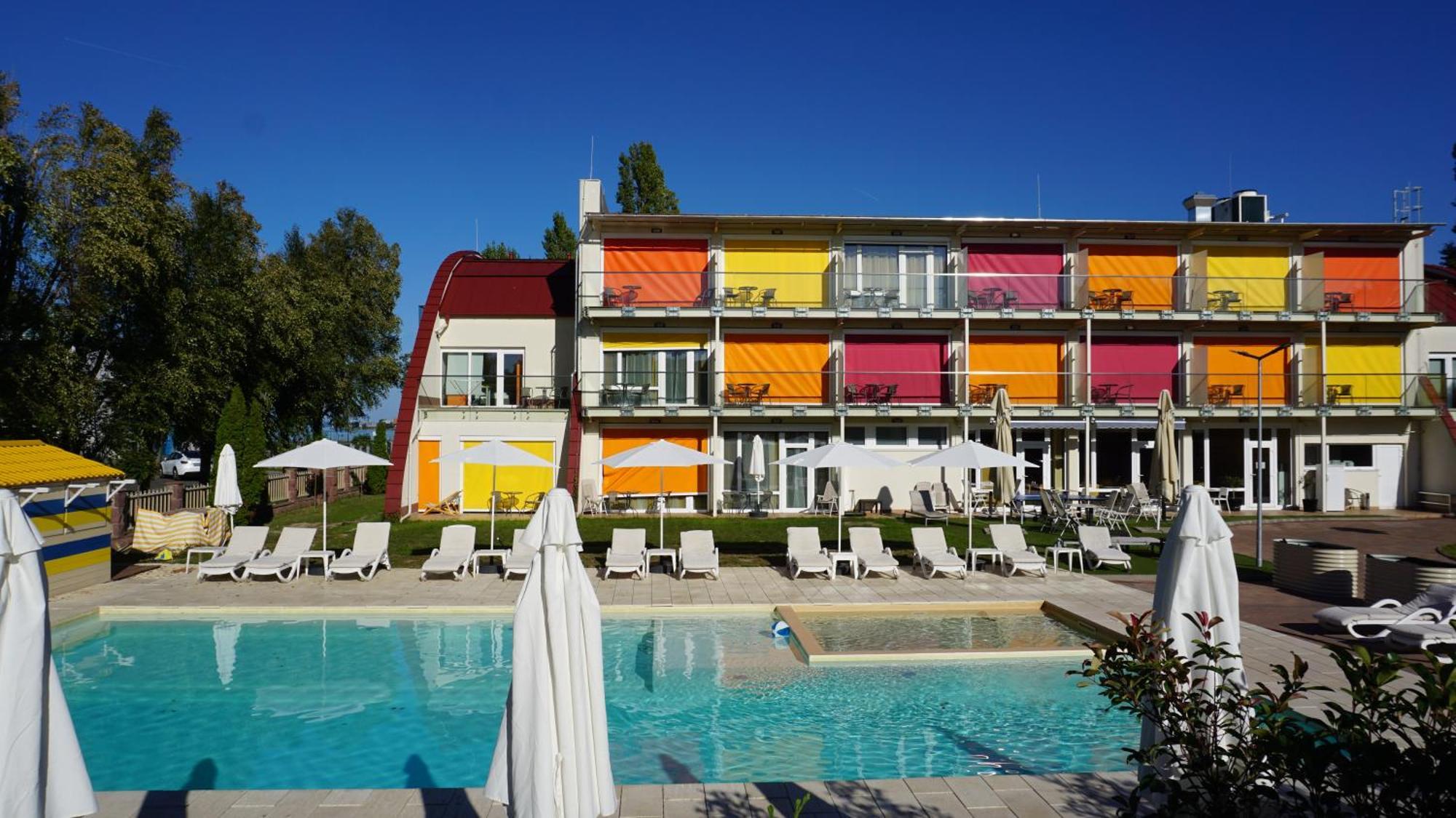 Colors Holiday Hotel Siófok Kültér fotó